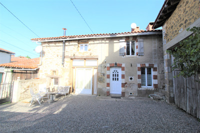 Maison à vendre à Chassenon, Charente, Poitou-Charentes, avec Leggett Immobilier
