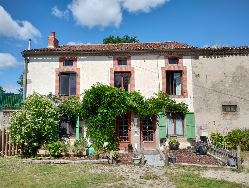 Maison à vendre à Oradour-Saint-Genest, Haute-Vienne - 250 000 € - photo 1