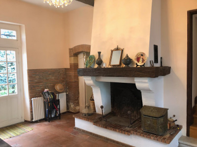 230 m2 house of character in a village with a historic gateway,