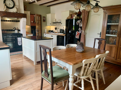 French property for sale in Avy, Charente-Maritime - €498,200 - photo 3