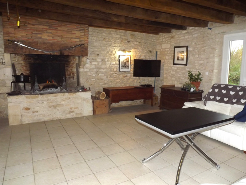 French property for sale in Saint-Martin-l'Ars, Vienne - €420,000 - photo 2