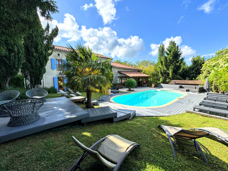 French property for sale in Nonac, Charente - €575,000 - photo 1