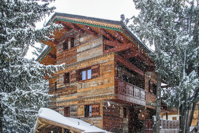 Beautiful 6 bedroom authentic alpine chalet in Courchevel 1850, near the piste with hammam and fantastic views