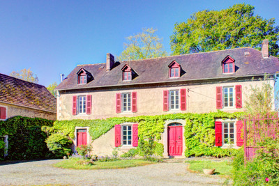 French property for sale in Pau, Pyrénées-Atlantiques - €371,000 - photo 1