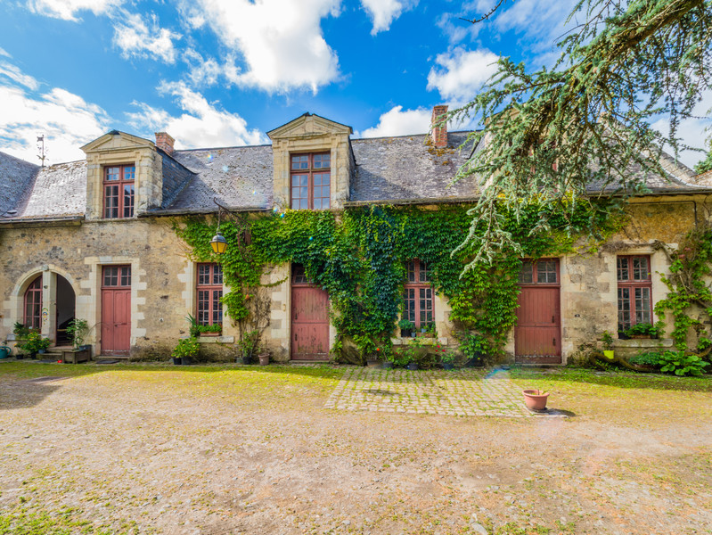 French property for sale in Chazé-sur-Argos, Maine-et-Loire - €2,880,000 - photo 8