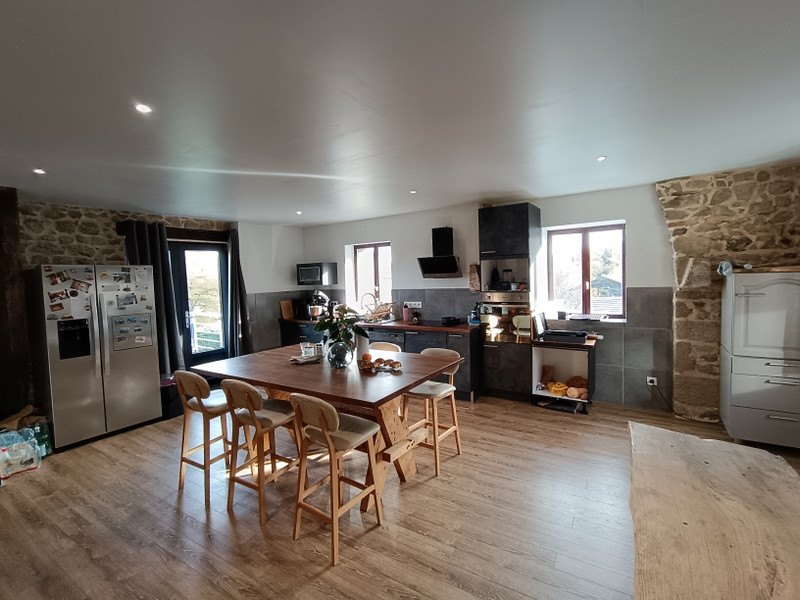 French property for sale in Auzances, Creuse - €139,900 - photo 9