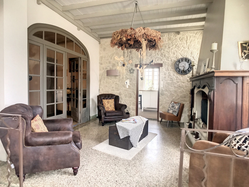 French property for sale in Violès, Vaucluse - €1,123,000 - photo 4
