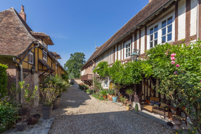Magnificent 16th century Norman property in perfect condition