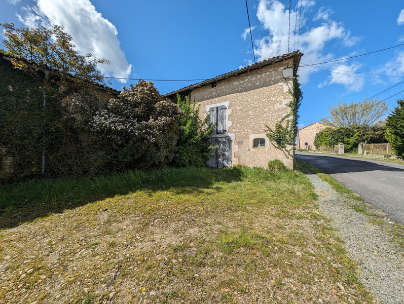 French property for sale in Vibrac, Charente-Maritime - €77,000 - photo 6