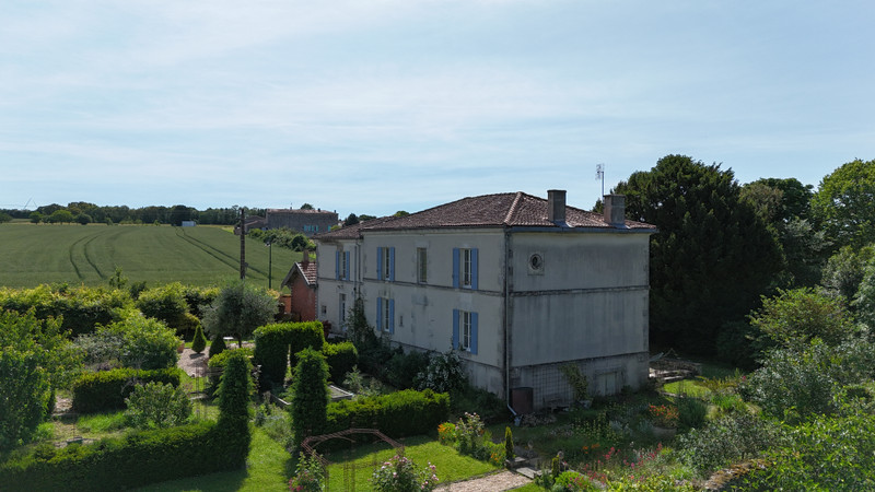French property for sale in Bresdon, Charente-Maritime - €385,000 - photo 8