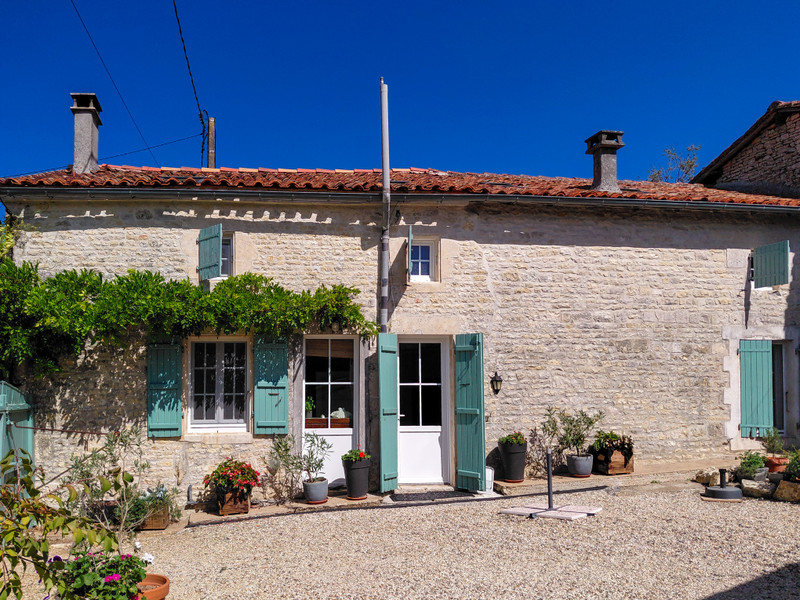 French property for sale in Aunac-sur-Charente, Charente - €220,000 - photo 0