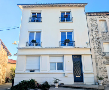 Maison à vendre à Châlus, Haute-Vienne, Limousin, avec Leggett Immobilier