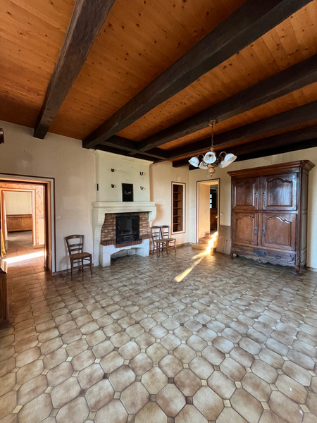 French property for sale in Barbezieux-Saint-Hilaire, Charente - €214,000 - photo 2