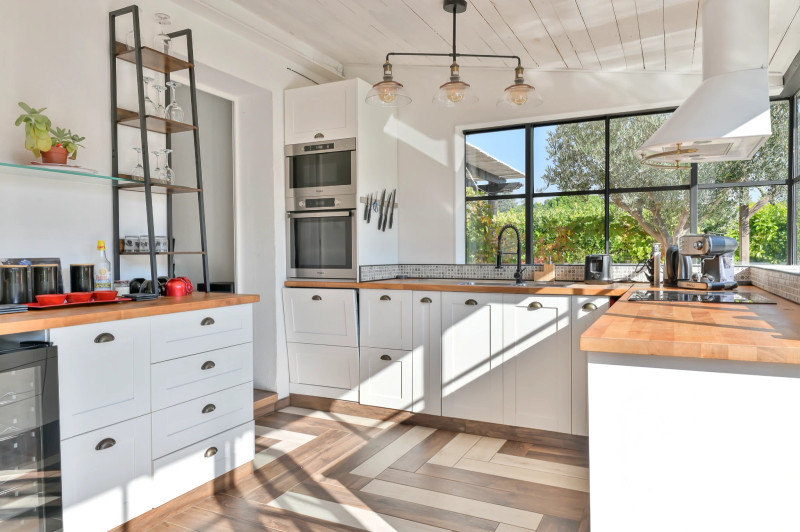 French property for sale in Apt, Vaucluse - €465,000 - photo 3