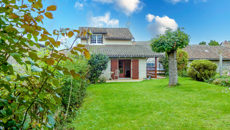 Maison à vendre à Les Salles-Lavauguyon, Haute-Vienne - 149.000 € - photo 1