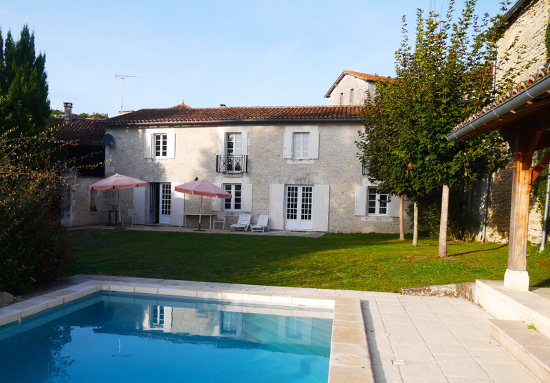 Maison à vendre à Champagne-et-Fontaine, Dordogne - 367 100 € - photo 1
