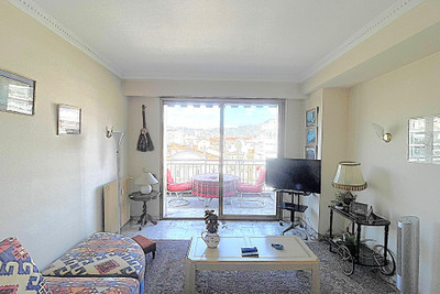 French property for sale in Nice, Alpes-Maritimes - €650,000 - photo 3