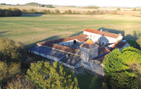 Chateau à vendre à Gurat, Charente - 318.000 € - photo 1