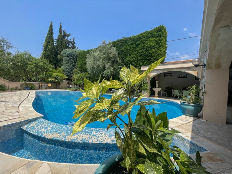 French property for sale in Vaison-la-Romaine, Vaucluse - €650,000 - photo 1