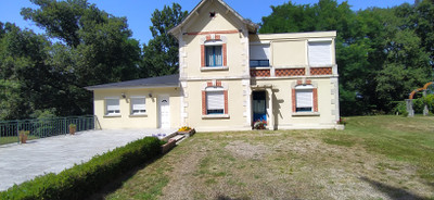 French property for sale in Montpon-Ménestérol, Dordogne - €530,000 - photo 2