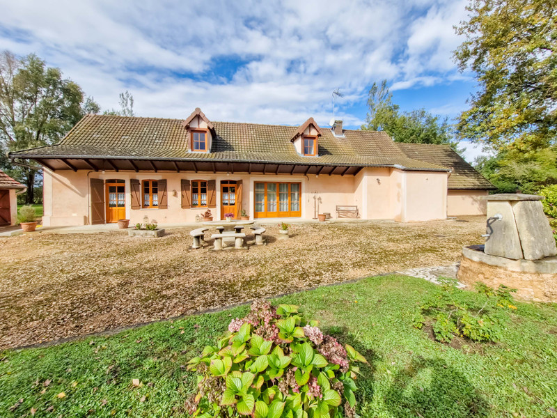Maison à vendre à La Frette, Saône-et-Loire - 299.000 € - photo 1