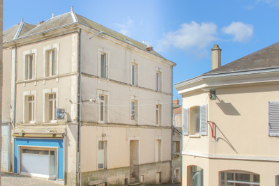 Maison à vendre à Parthenay, Deux-Sèvres, Poitou-Charentes, avec Leggett Immobilier