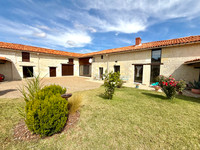 Propriété à vendre à La Roche-Rigault, Vienne - 233 000 € - photo n°1