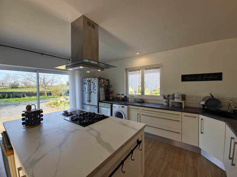 French property for sale in Saint-Sulpice-en-Pareds, Vendée - €240,000 - photo 3