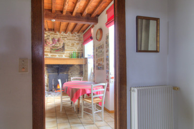 ELEGANT MAISON-DE-MAÎTRE + BARN 230m² + IDEAL FOR B&B + VILLAGE WITH BOULANGERIE + VIEWS OF THE PYRENEES...