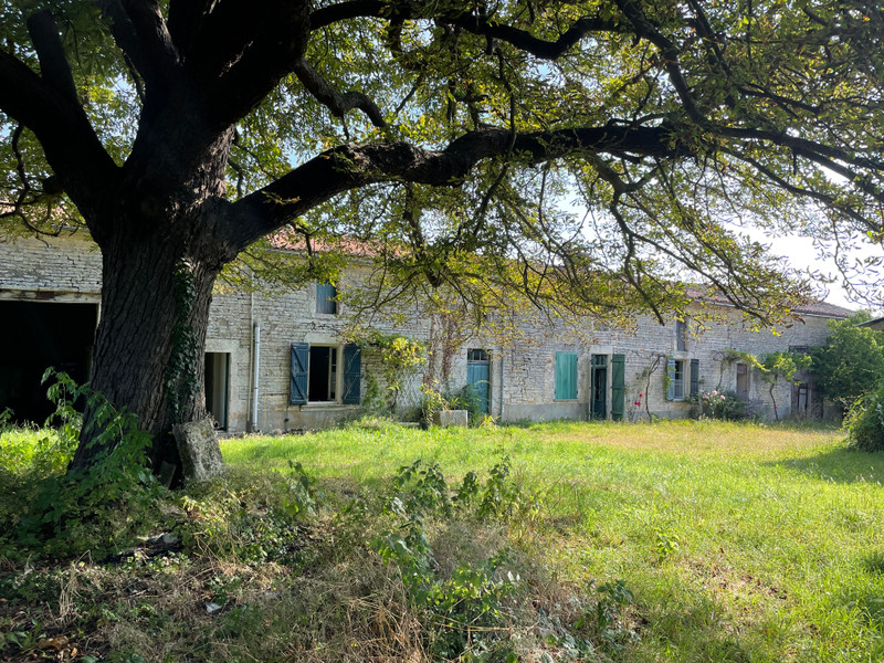 Propriété à vendre à Chef-Boutonne, Deux-Sèvres - 77 777 €
