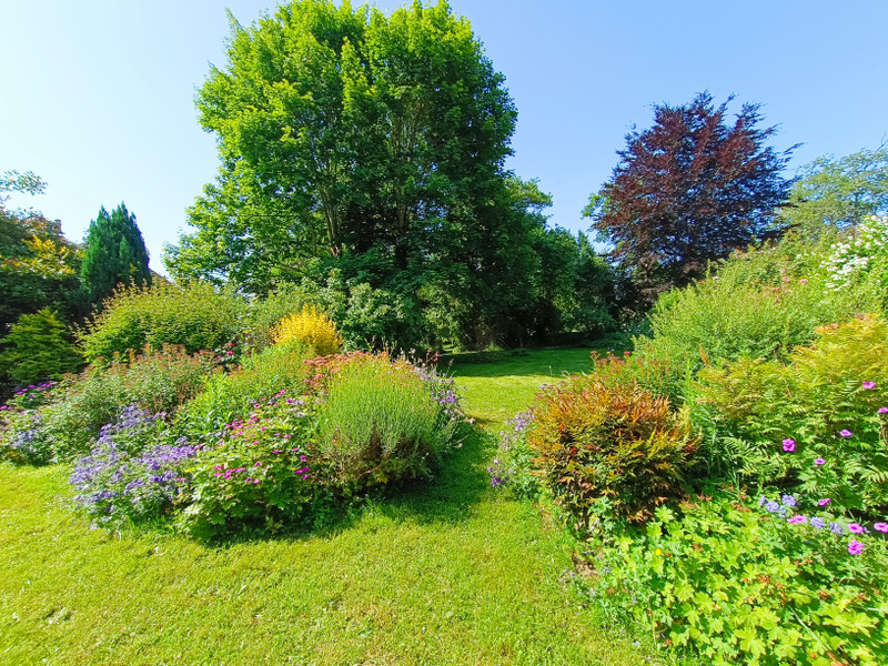 French property for sale in Auzances, Creuse - €319,000 - photo 2