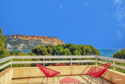 In the heart of the Cassis peninsula, an exceptional villa with panoramic sea view overlooking Cap Canaille