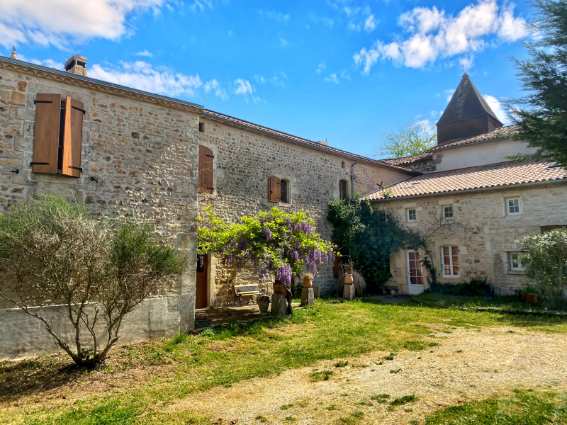 Propriété à vendre à La Tâche, Charente - 374 000 €