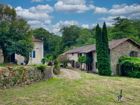 Maison à vendre à Savignac-de-Nontron, Dordogne - 990.000 € - photo 2