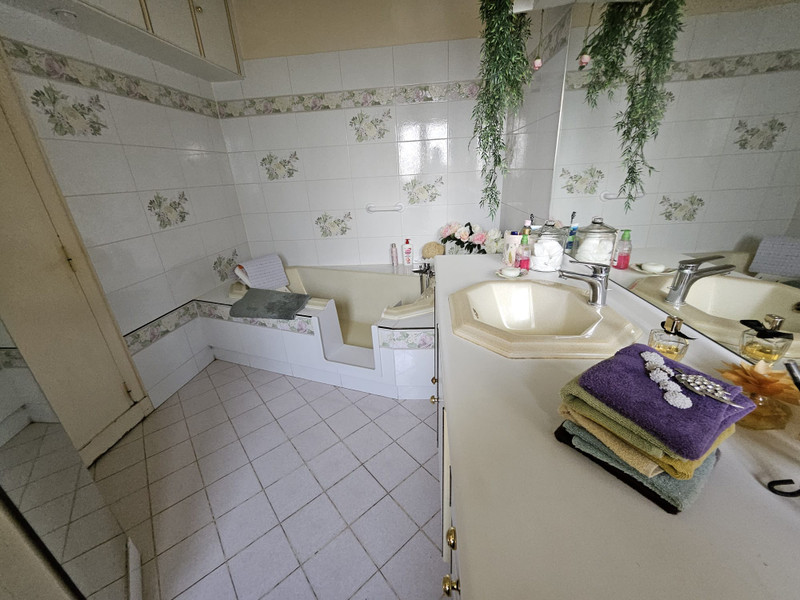 French property for sale in Latresne, Gironde - €595,000 - photo 7