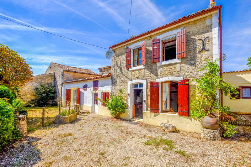 Maison à vendre à Coivert, Charente-Maritime - 99.999 € - photo 1