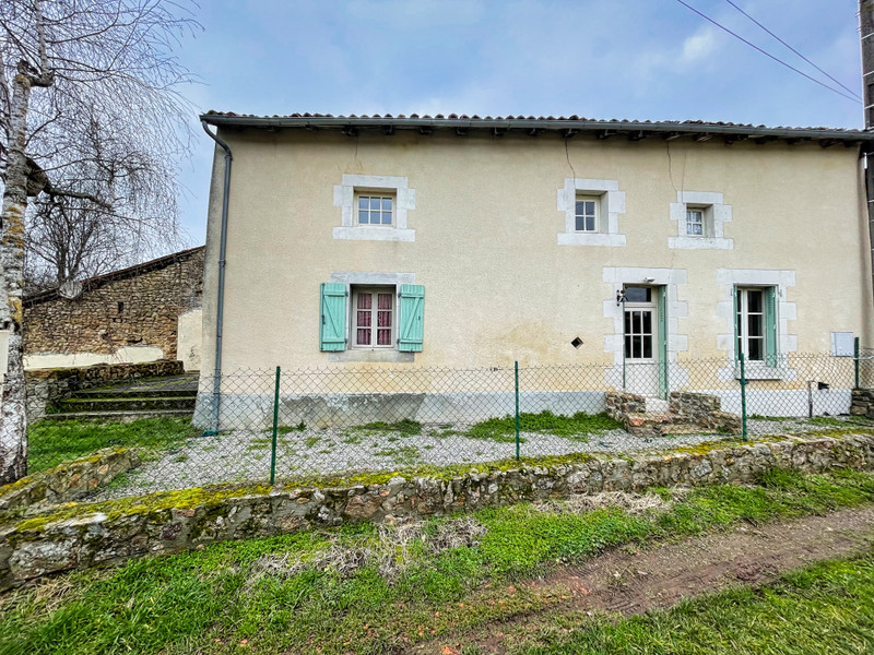 French property for sale in Abzac, Charente - &#8364;87,495 - photo 2