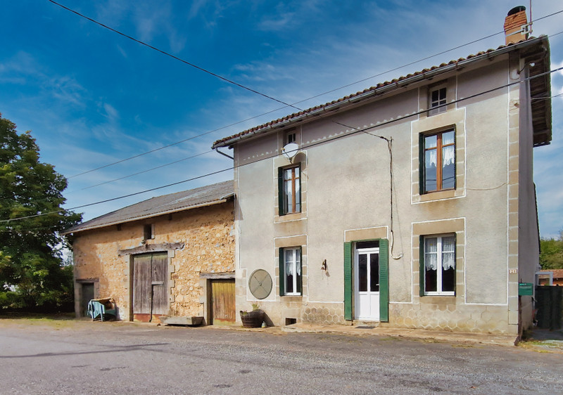 Maison à vendre à Chirac, Charente - 149 999 € - photo 1