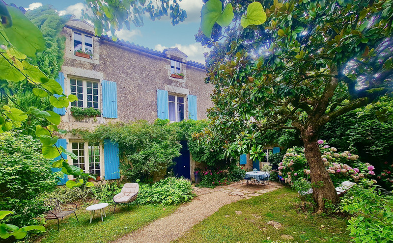 Maison à vendre à Nanteuil, Deux-Sèvres - 530 000 € - photo 1