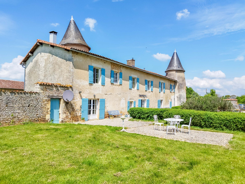 chateau à vendre à Poitou-Charentes (Nouvelle Aquitaine)