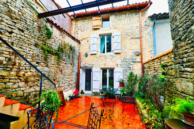 Maison à vendre à Verteuil-sur-Charente, Charente, Poitou-Charentes, avec Leggett Immobilier