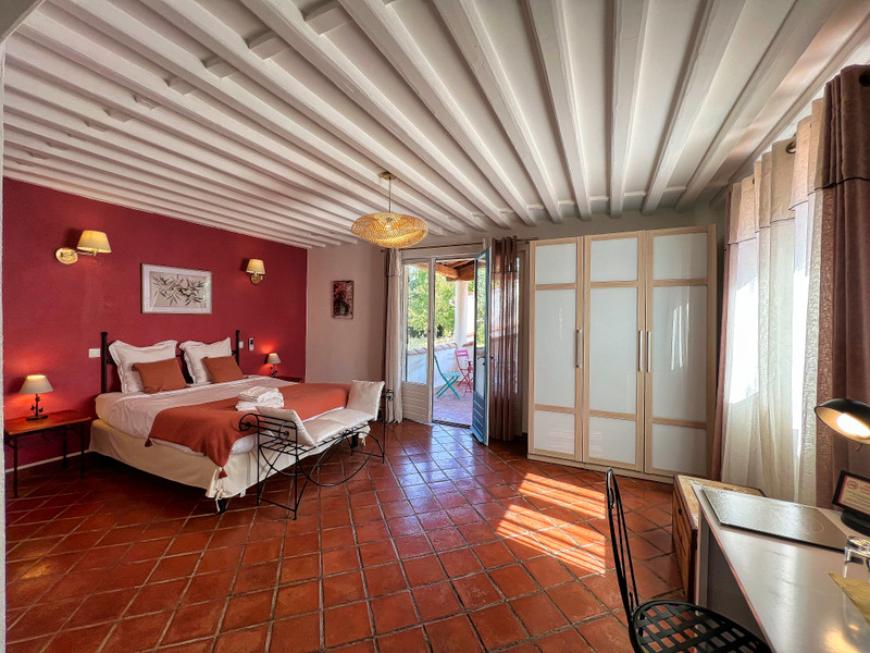 French property for sale in Le Val, Var - €1,490,000 - photo 2