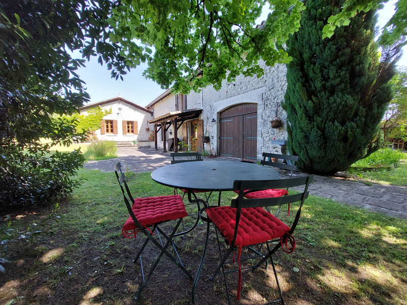 Maison à vendre à Villebois-Lavalette, Charente - 449 000 € - photo 1