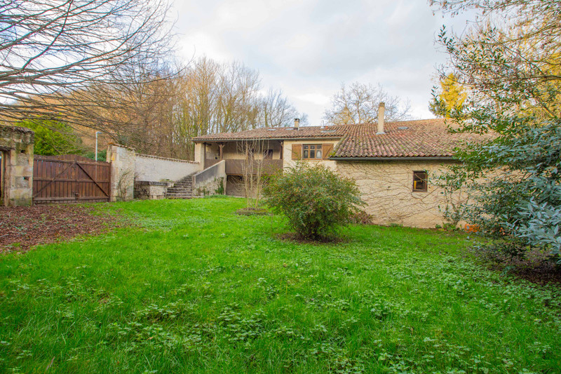 French property for sale in Angoulême, Charente - &#8364;625,400 - photo 2