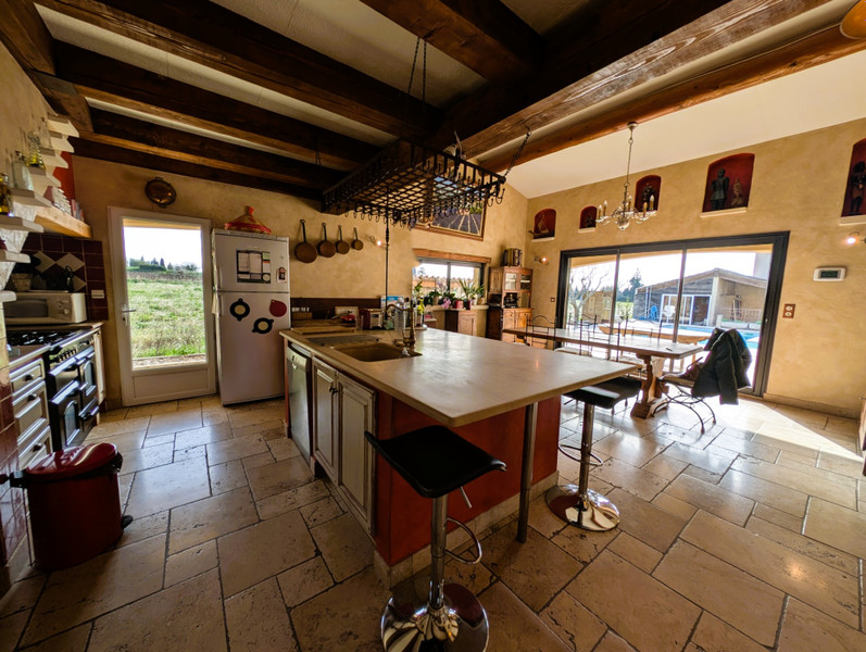 French property for sale in Vedène, Vaucluse - €438,000 - photo 2