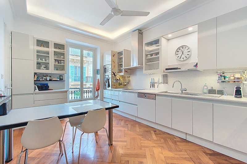 French property for sale in Nice, Alpes-Maritimes - €990,000 - photo 2