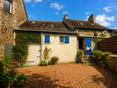 French property for sale in Saint-Pierre-sur-Orthe, Mayenne - €66,660 - photo 1