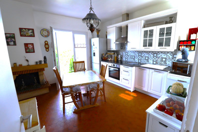 French property for sale in Queyssac-les-Vignes, Corrèze - €299,500 - photo 5