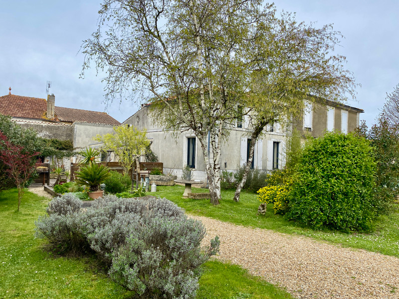 Maison à vendre à Saint-Palais-de-Phiolin, Charente-Maritime - 255.000 € - photo 1