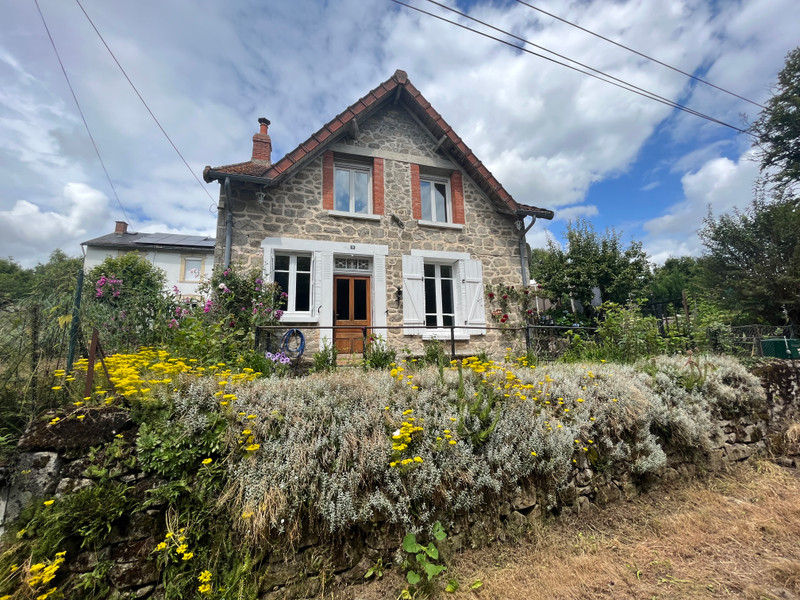 Maison à vendre à Saint-Dizier-Masbaraud, Creuse - 108.500 € - photo 1